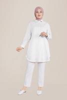Vêtements hijab BLANC ALVİNA TUNIQUE INVISIBLE EN COTON À BOUTONS 20045
