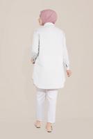 Vêtements hijab BLANC ALVİNA TUNIQUE INVISIBLE EN COTON À BOUTONS 20045