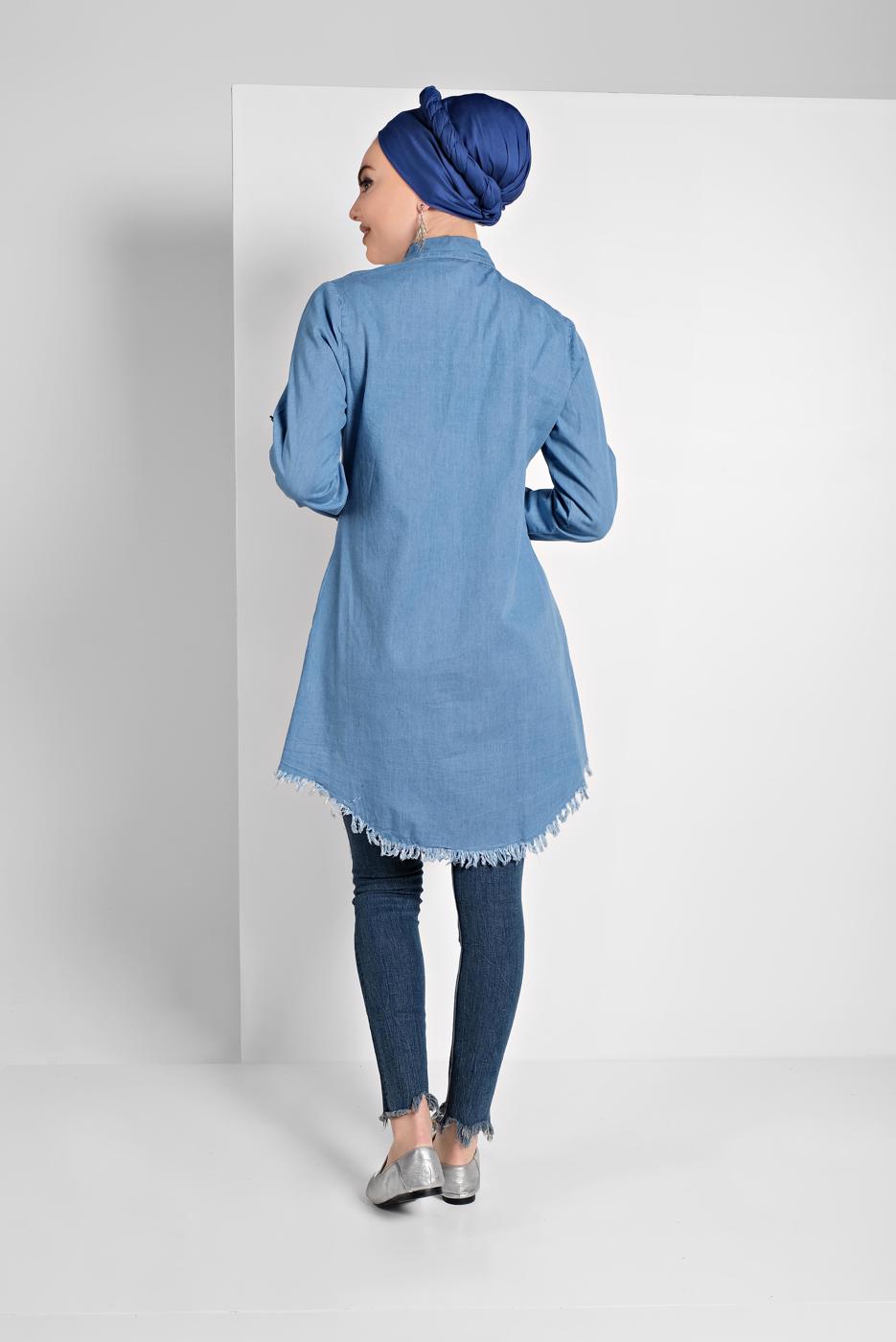 Tesettür giyim MAVİ ETEK UCU PÜSKÜLLÜ TAŞ BASKILI DENİM TUNİK 2025