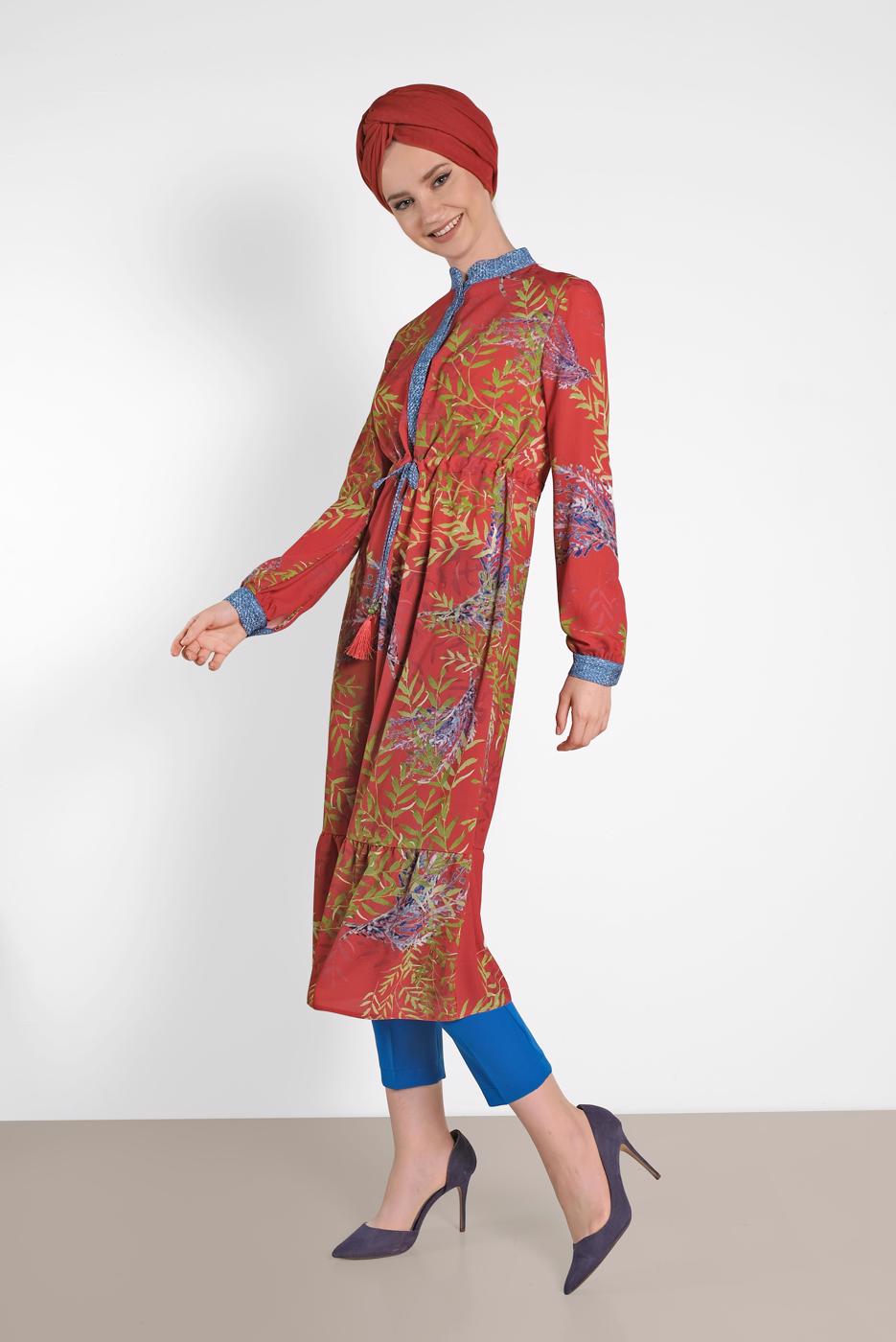 Tesettür giyim KIRMIZI ALVİNA BEL BÜZGÜLÜ DESENLİ TUNİK 4052