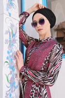 Tesettür giyim KIRMIZI MİX DESENLİ BELDEN BAĞLAMALI TUNİK 4086