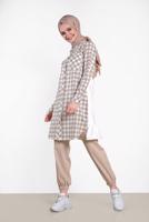 Tesettür giyim BEJ ALVİNA KARELİ YAZI BASKILI TUNİK 4308