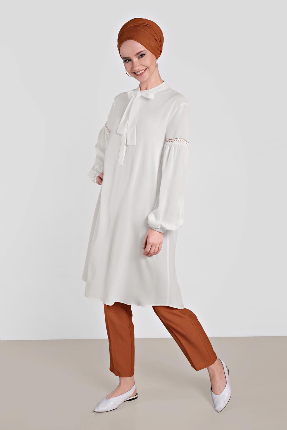 Tesettür giyim KREM ALVİNA YAKA KISMI BAĞLAMALI SALAŞ TUNİK 4337