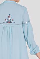 Tesettür giyim MAVİ ALVİNA YAKA KISMI BAĞLAMALI SALAŞ TUNİK 4337
