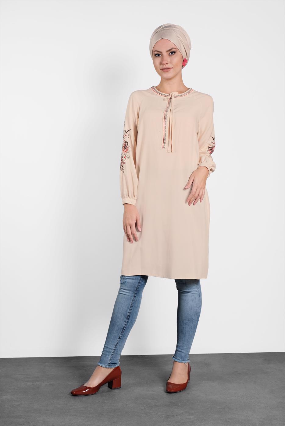 Tesettür giyim BEJ ALVİNA KOL KISMI NAKIŞLI TUNİK 4453