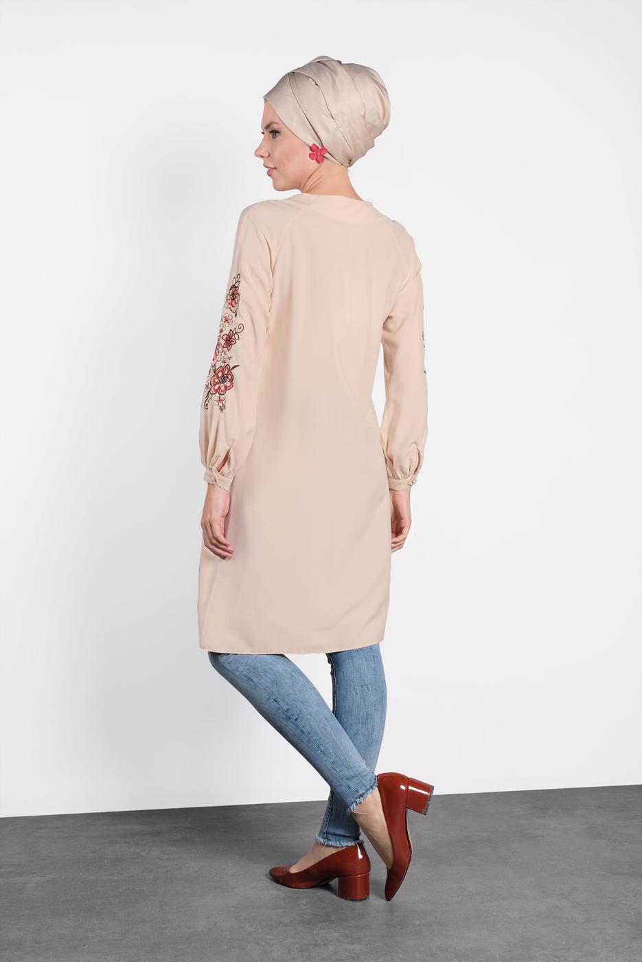 Tesettür giyim BEJ ALVİNA KOL KISMI NAKIŞLI TUNİK 4453