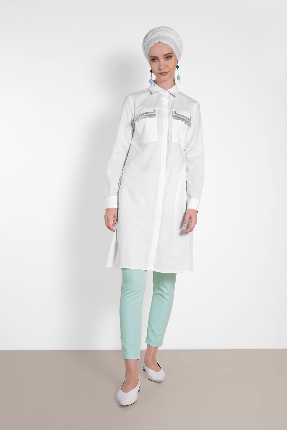 Tesettür giyim BEYAZ ALVİNA CEP KISMI PÜSKÜLLÜ TUNİK 4455