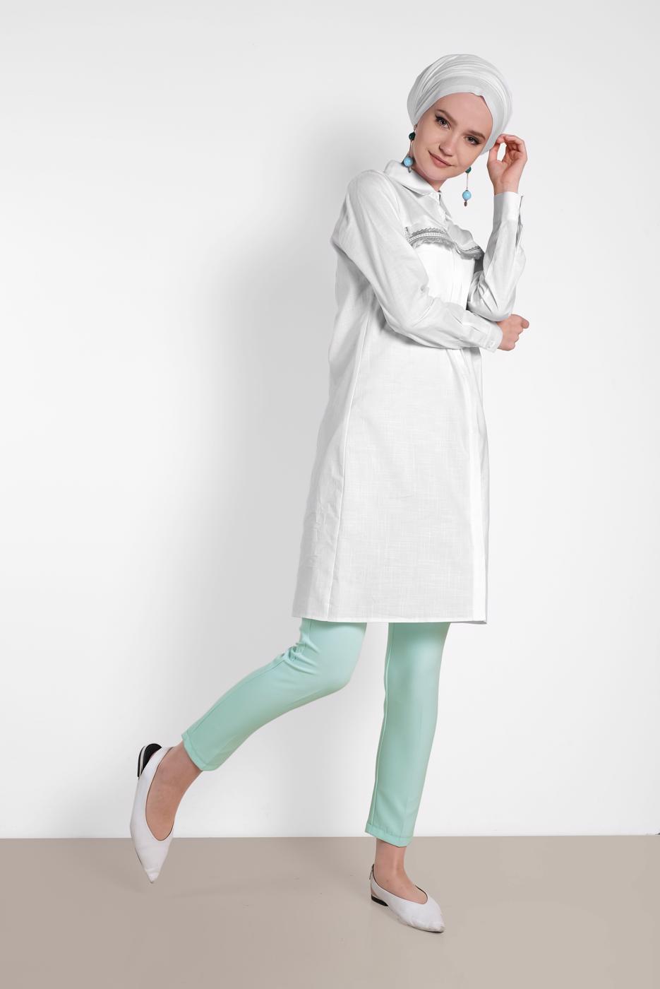 Tesettür giyim BEYAZ ALVİNA CEP KISMI PÜSKÜLLÜ TUNİK 4455