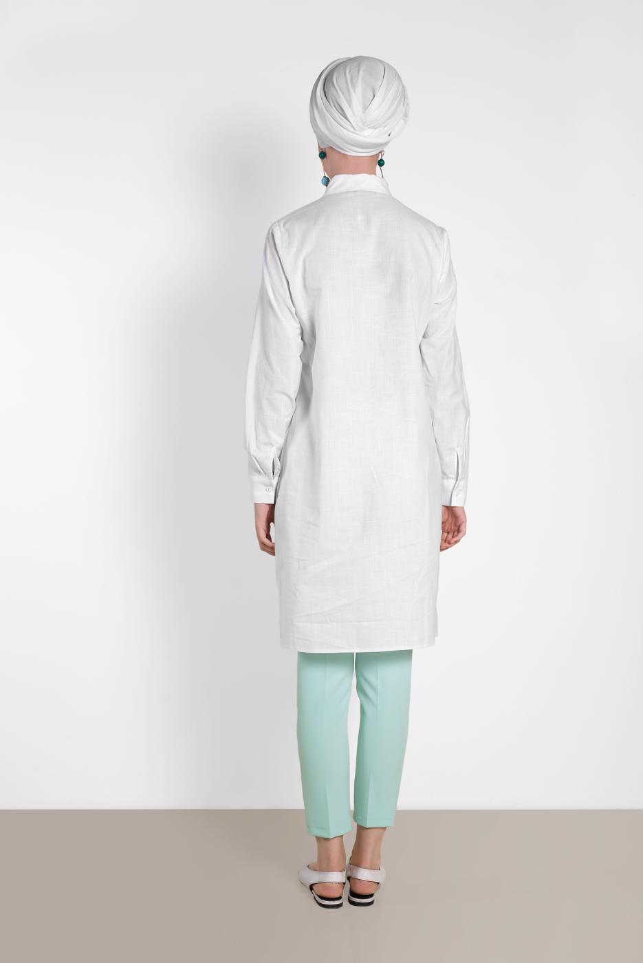 Tesettür giyim BEYAZ ALVİNA CEP KISMI PÜSKÜLLÜ TUNİK 4455