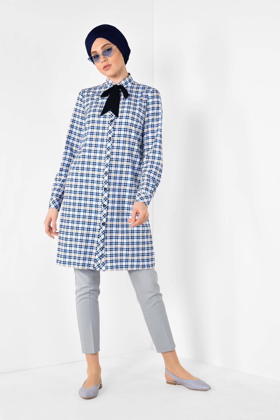 Tesettür giyim MAVİ ALVİNA YAKASI BAĞCIKLI EKOSE DESENLİ TUNİK 4912 