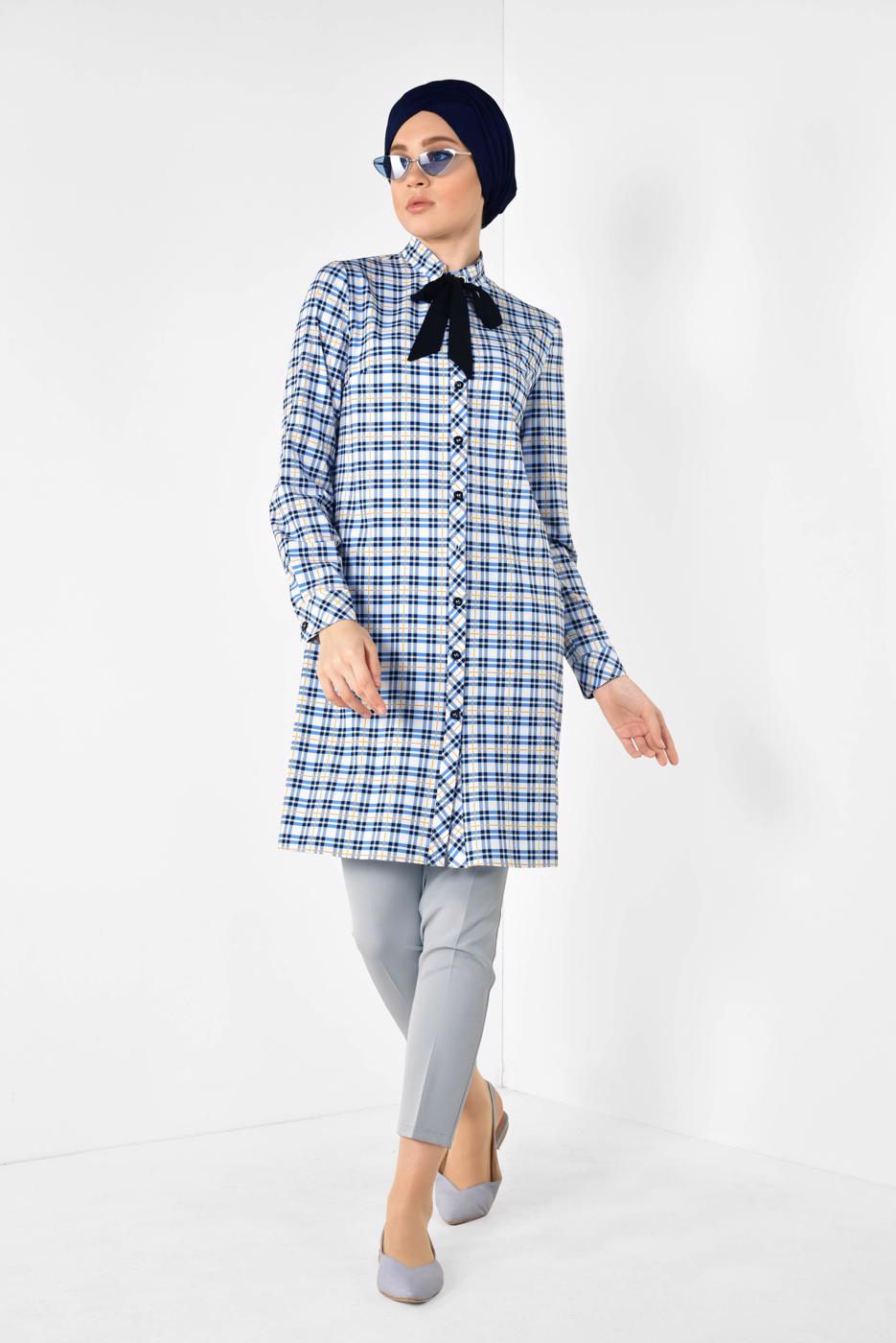 Tesettür giyim MAVİ ALVİNA YAKASI BAĞCIKLI EKOSE DESENLİ TUNİK 4912 