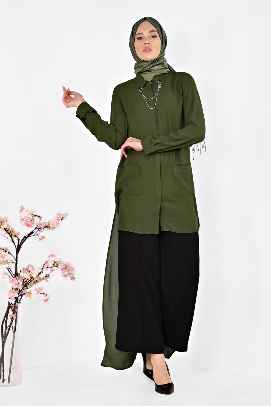 Tesettür giyim HAKİ ARKASI UZUN YAKA AKSESUAR DETAYLI TUNİK 4925