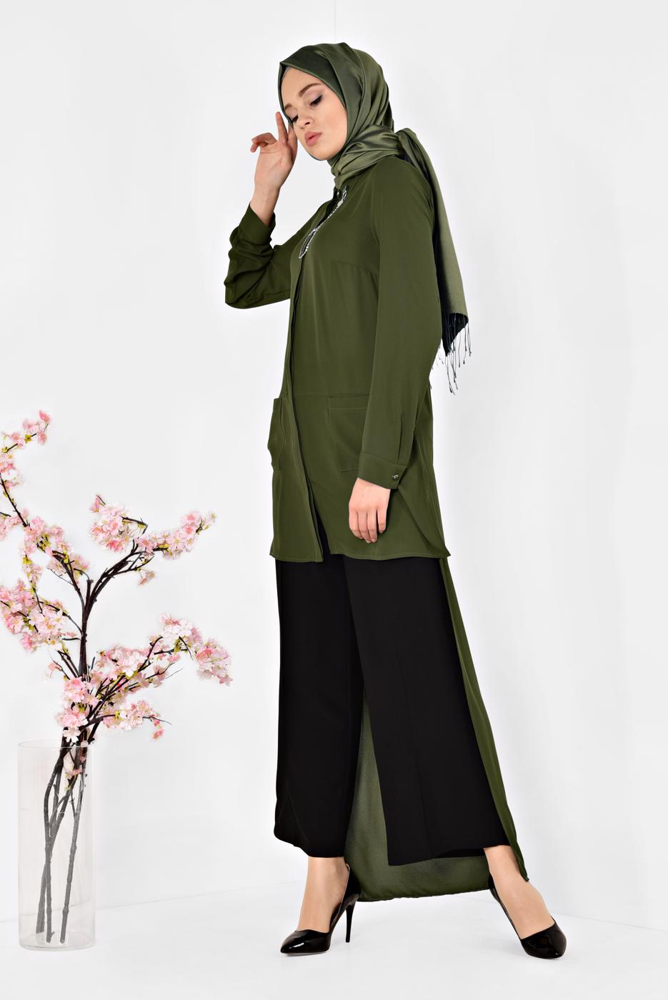 Tesettür giyim HAKİ ARKASI UZUN YAKA AKSESUAR DETAYLI TUNİK 4925