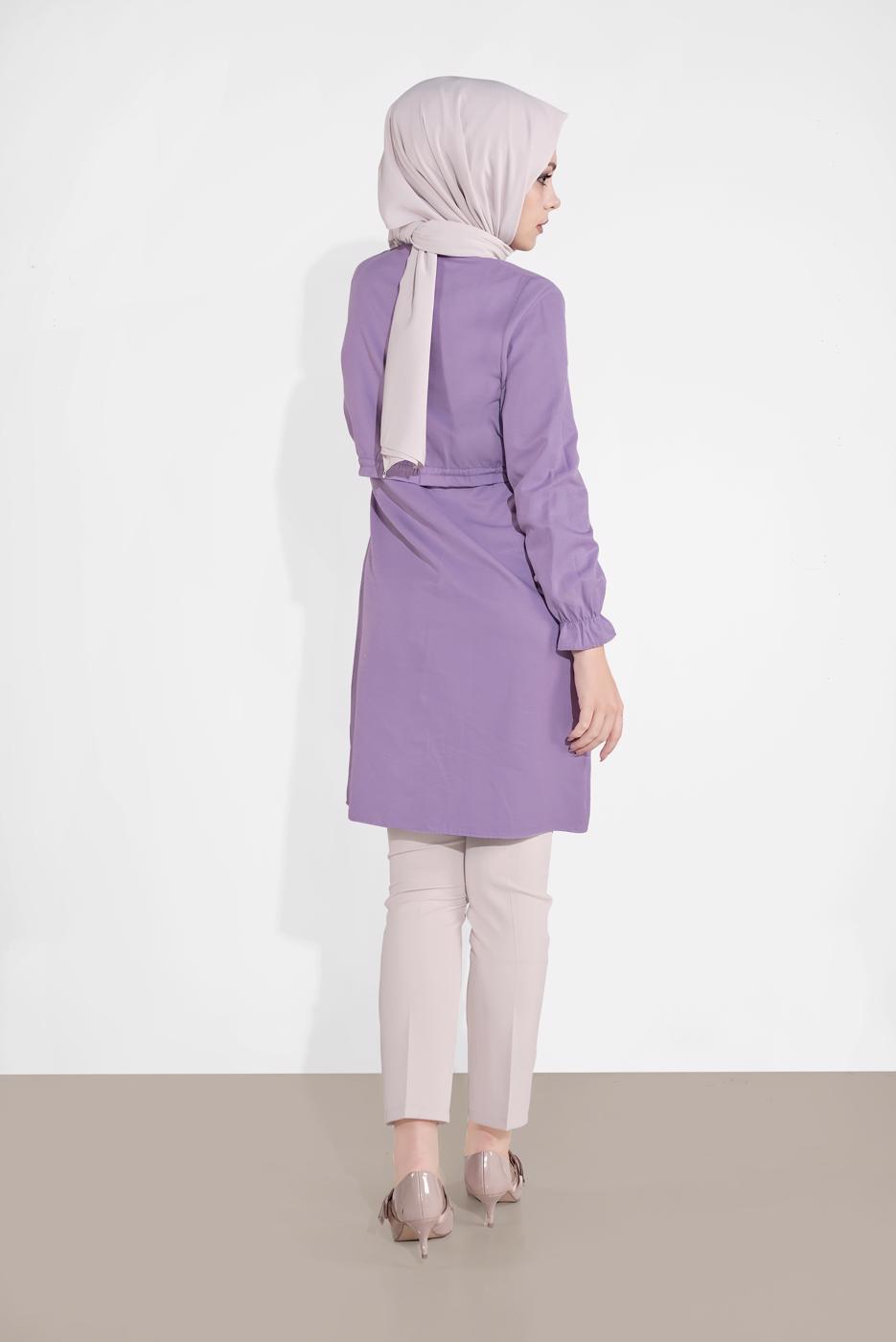 Tesettür giyim MOR BELDEN BÜZGÜLÜ DÜĞMELİ TUNİK 9155