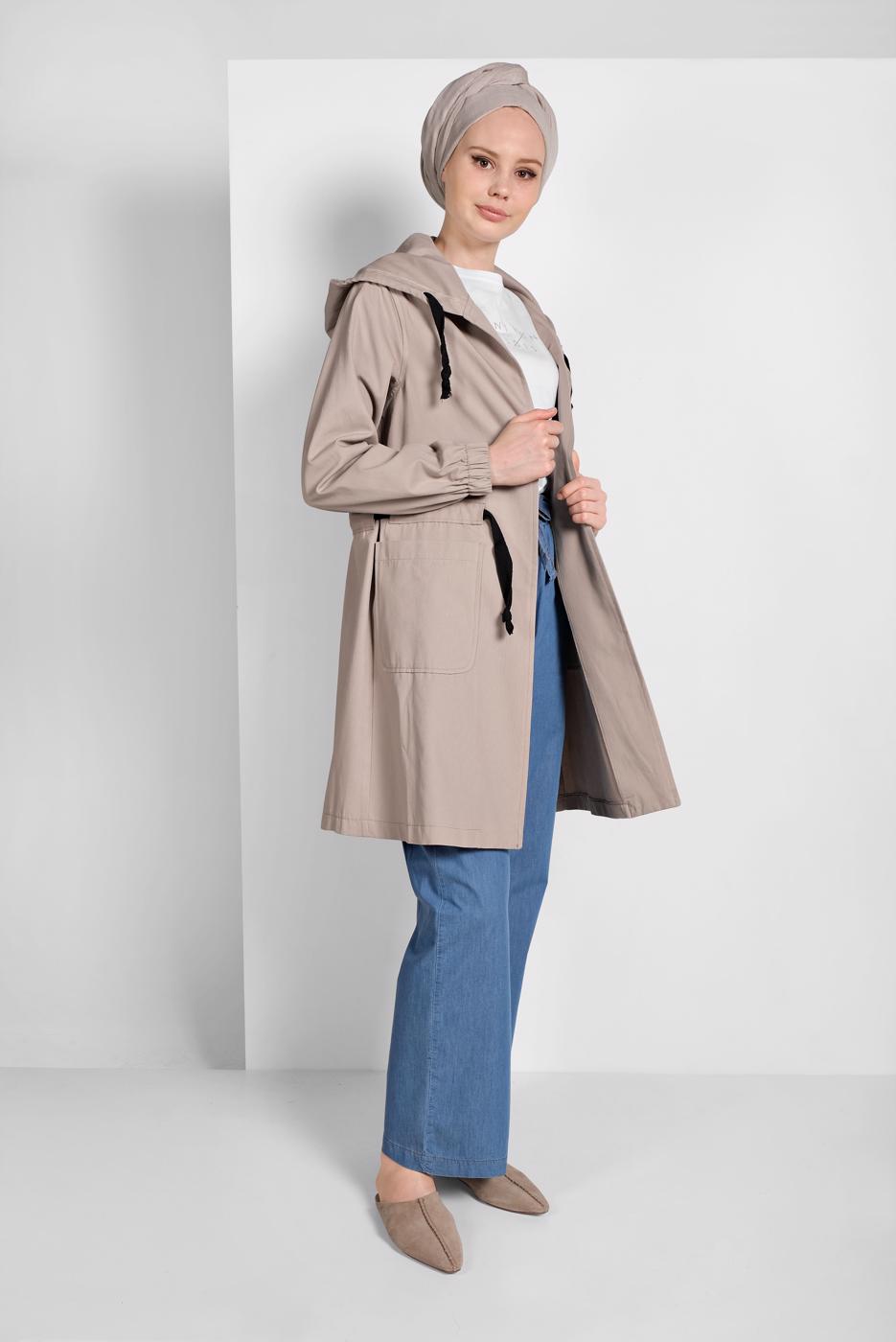 Tesettür giyim BEJ BELİ BÜZGÜLÜ TRENÇKOT 67107