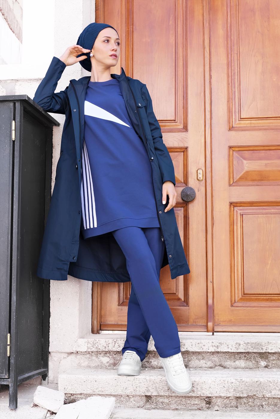 Vêtements hijab BLEU MARINE IMPERMÉABLE EN TAILLE À SMOCKS AVEC CAPUCHE 23