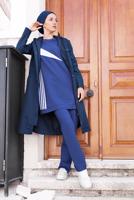 Vêtements hijab BLEU MARINE IMPERMÉABLE EN TAILLE À SMOCKS AVEC CAPUCHE 23