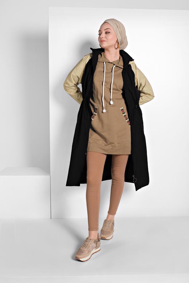 Tesettür giyim  İKİ RENKLİ BELDEN BÜZGÜLÜ KAPÜŞONLU TRENÇKOT 7775 - TRENDTESETTÜR