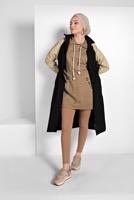 Tesettür giyim SİYAH İKİ RENKLİ BELDEN BÜZGÜLÜ KAPÜŞONLU TRENÇKOT 7775