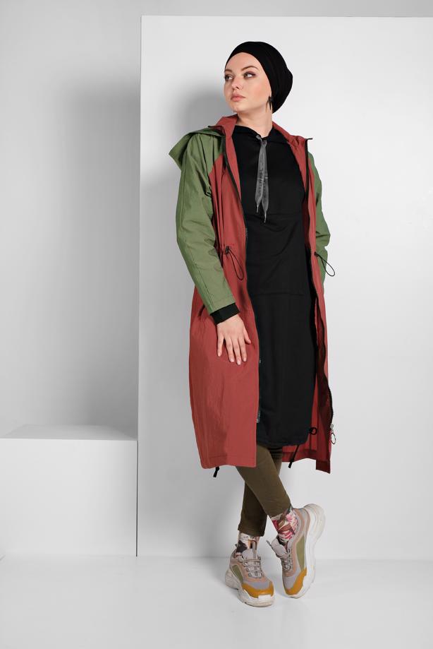 Tesettür giyim  İKİ RENKLİ BELDEN BÜZGÜLÜ KAPÜŞONLU TRENÇKOT 7775 - TRENDTESETTÜR