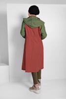 Tesettür giyim TURUNCU İKİ RENKLİ BELDEN BÜZGÜLÜ KAPÜŞONLU TRENÇKOT 7775