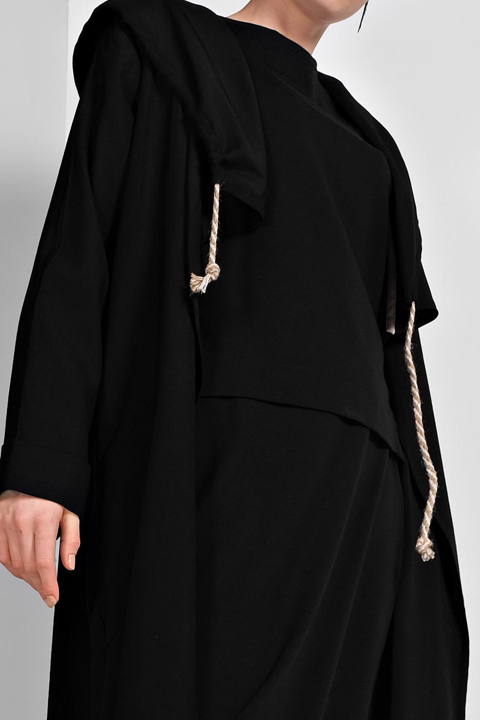 Tesettür giyim SİYAH YAKA KISMI BAĞCIKLI CEPLİ TRENÇKOT 9403