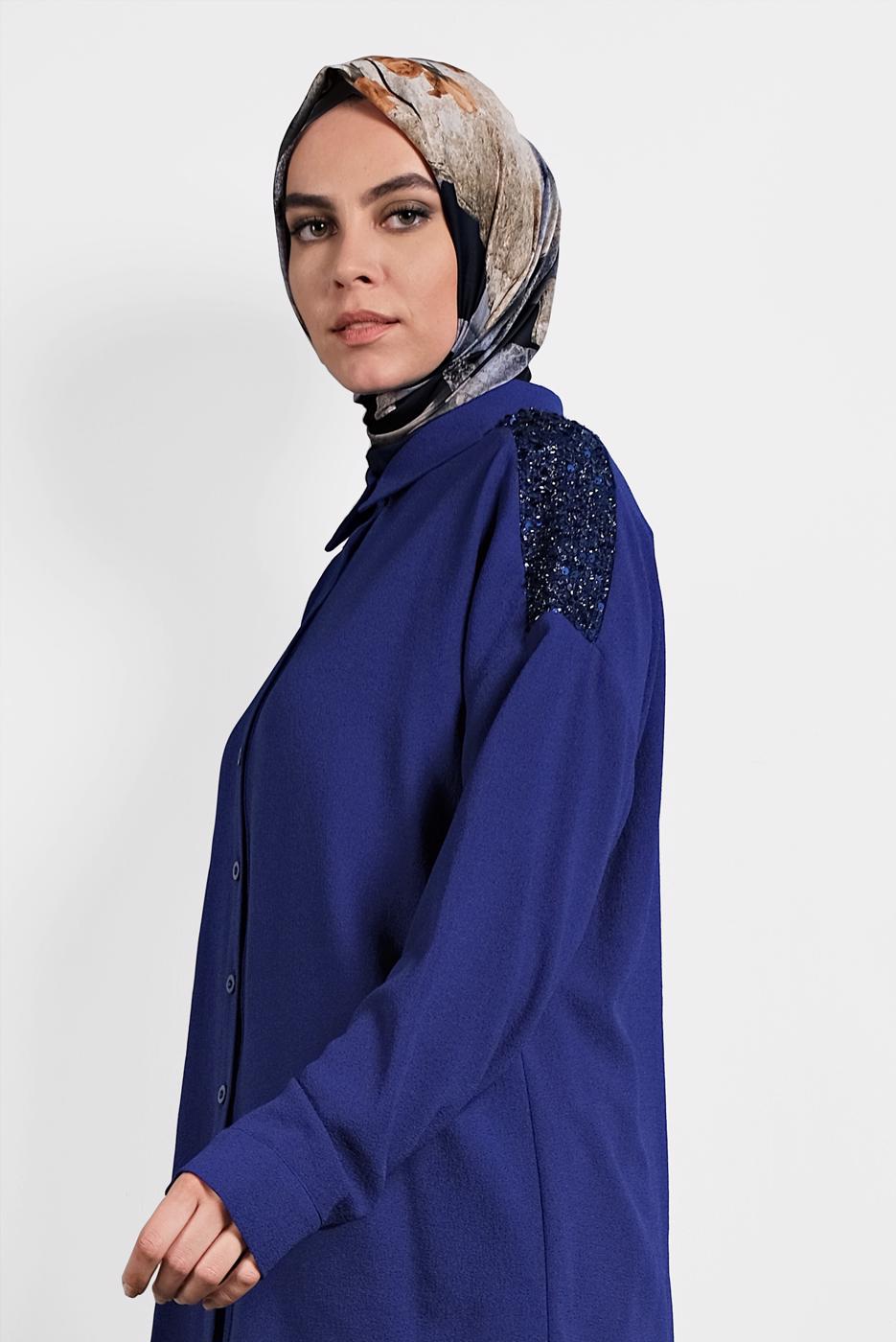 Tesettür giyim LACİVERT ALVİNA OMUZ KISMI PUL DETAYLI BLUZ 40335