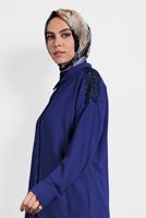 Tesettür giyim LACİVERT ALVİNA OMUZ KISMI PUL DETAYLI BLUZ 40335