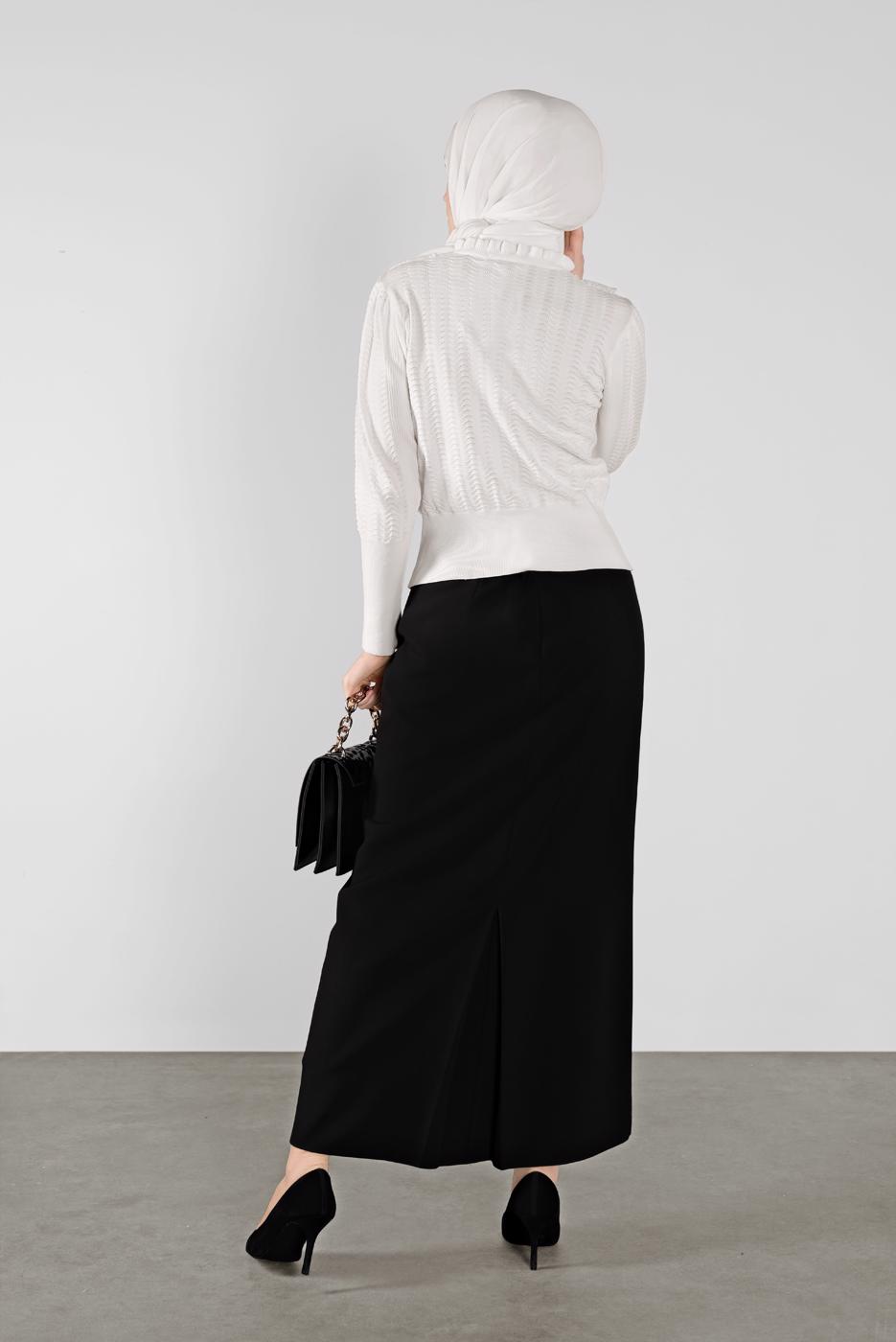 Tesettür giyim KREM YAKASI VE ÖNÜ FIRFIRLI TRİKO KAZAK 46341