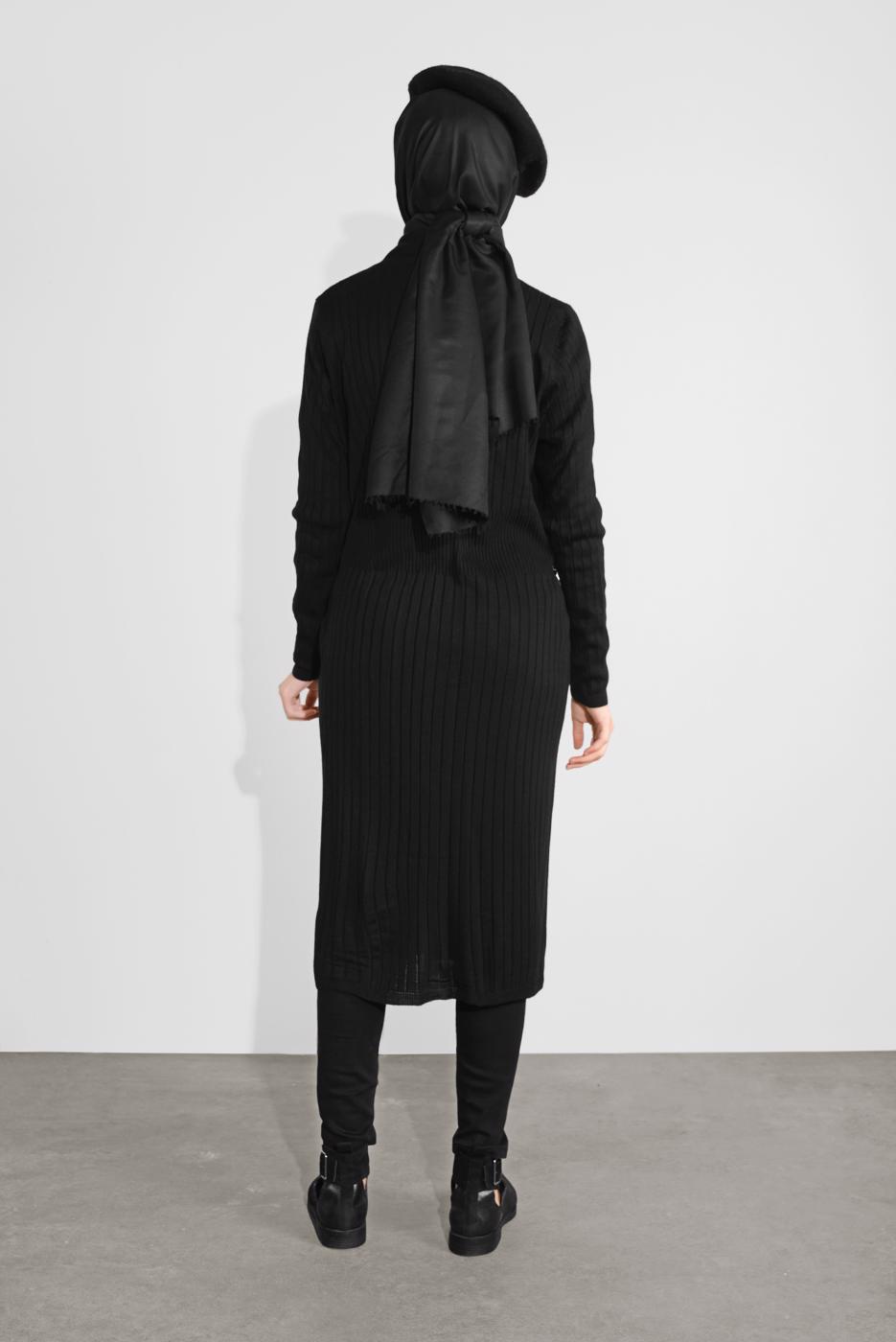 Tesettür giyim SİYAH DÜĞMELİ FİTİLLİ TRİKO HIRKA 3522