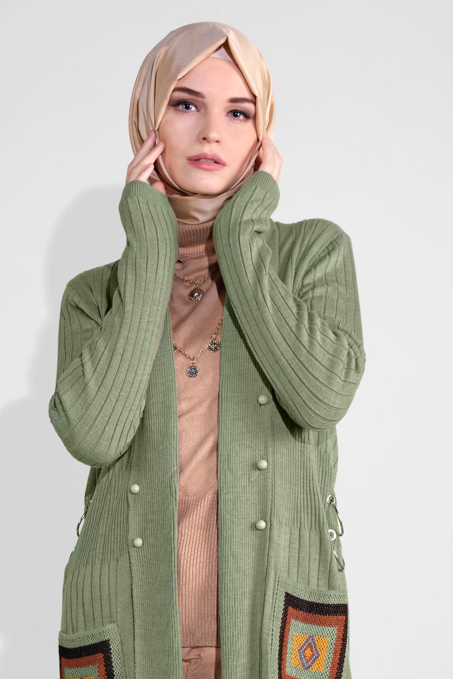 Tesettür giyim YEŞİL DÜĞMELİ FİTİLLİ TRİKO HIRKA 3522