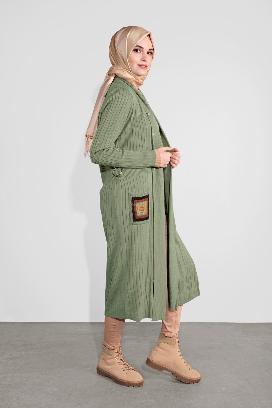 Tesettür giyim YEŞİL DÜĞMELİ FİTİLLİ TRİKO HIRKA 3522