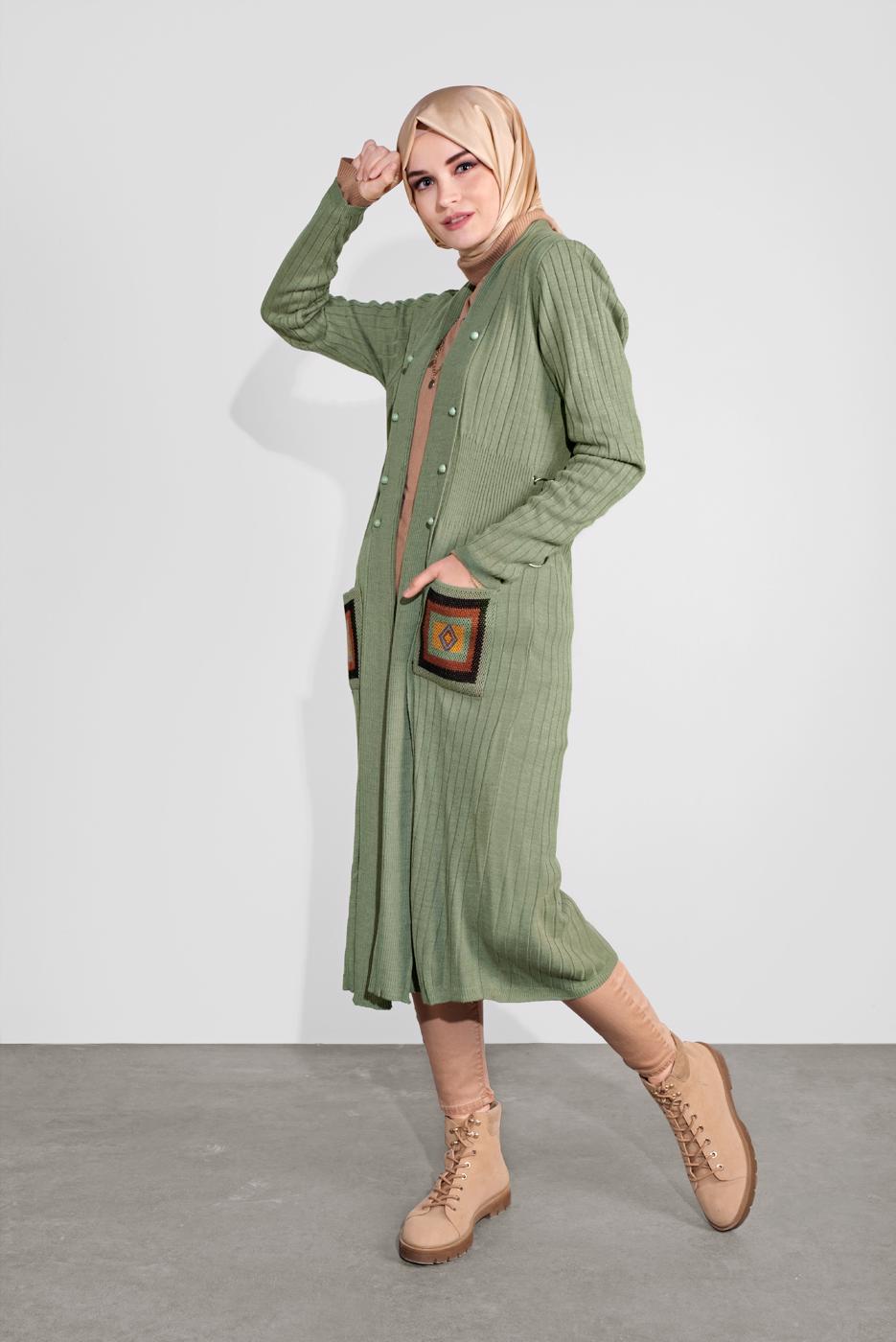 Tesettür giyim YEŞİL DÜĞMELİ FİTİLLİ TRİKO HIRKA 3522