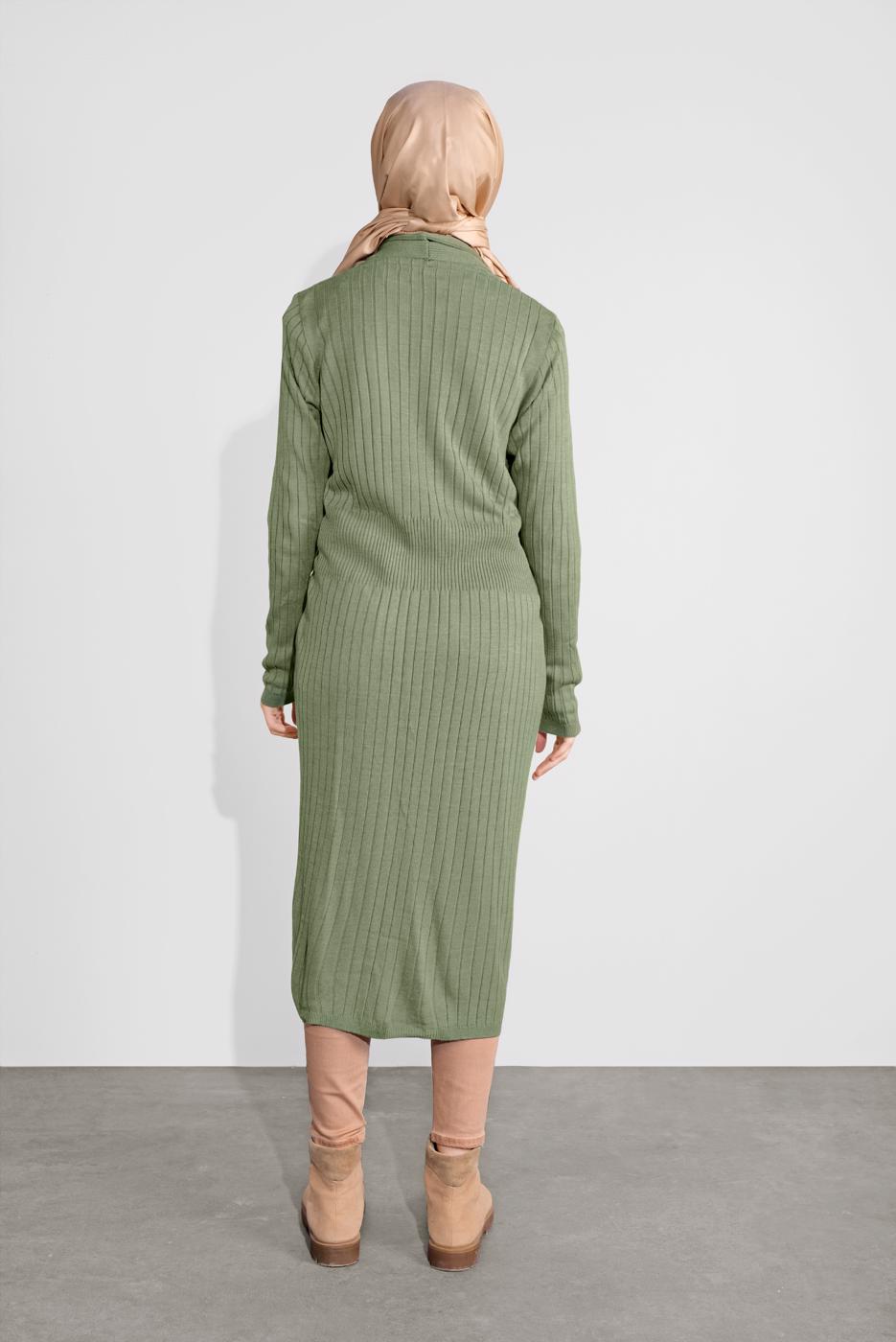 Tesettür giyim YEŞİL DÜĞMELİ FİTİLLİ TRİKO HIRKA 3522