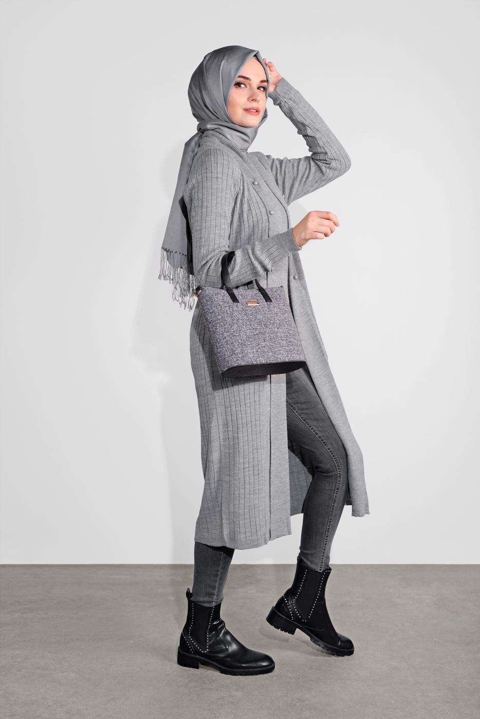 Tesettür giyim GRİ DÜĞMELİ FİTİLLİ TRİKO HIRKA 3522