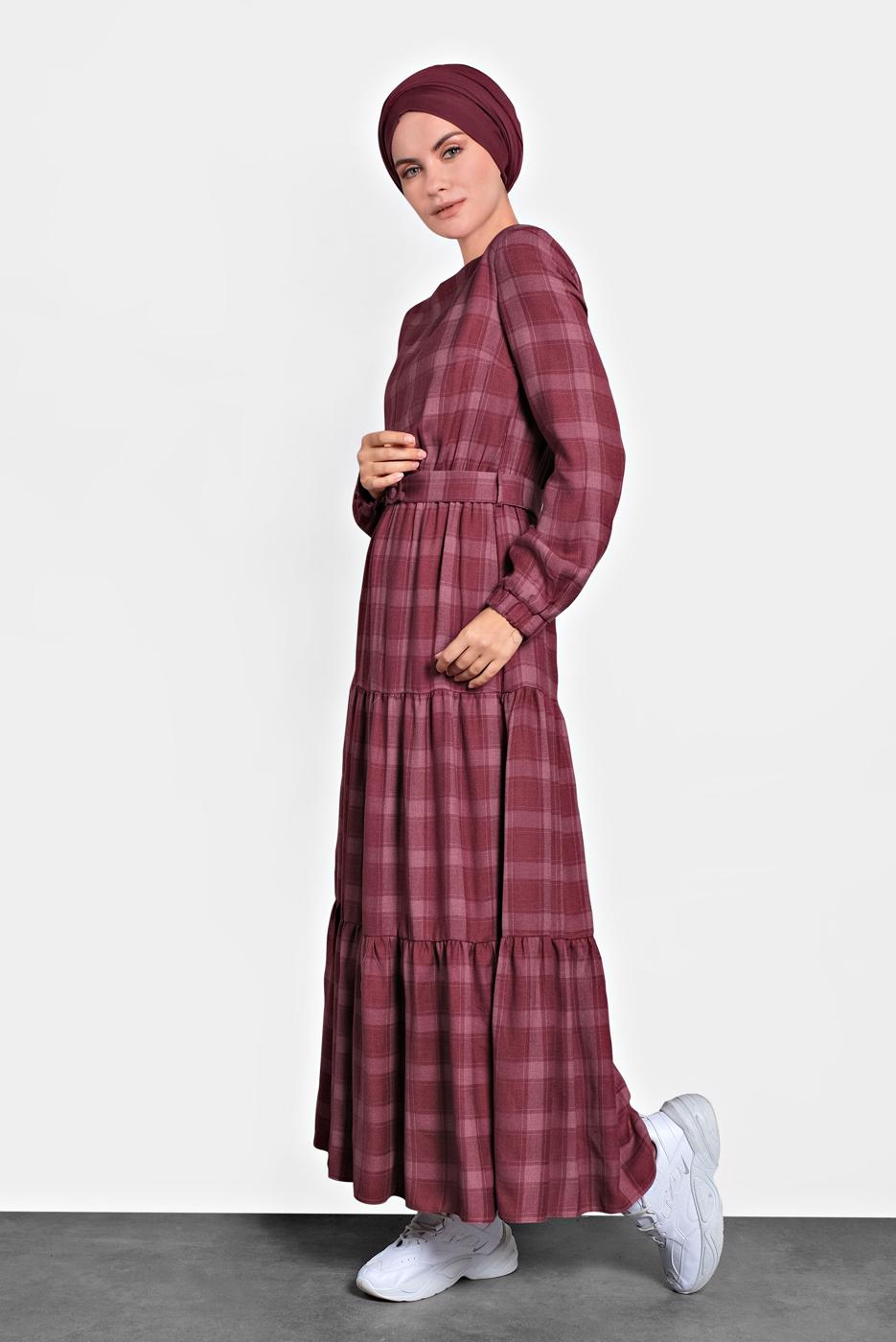 Tesettür giyim BORDO ALVİNA KEMERLİ EKOSE ELBİSE 40179
