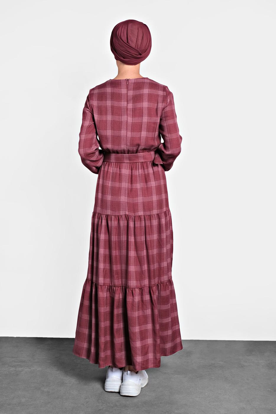 Tesettür giyim BORDO ALVİNA KEMERLİ EKOSE ELBİSE 40179