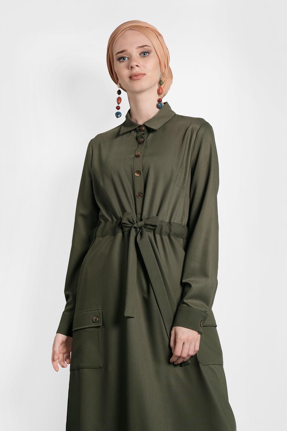 Tesettür giyim HAKİ KUŞAKLI DÜĞMELİ ELBİSE 40194