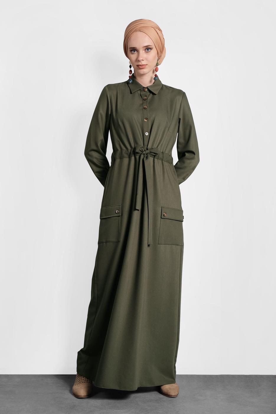 Tesettür giyim HAKİ KUŞAKLI DÜĞMELİ ELBİSE 40194
