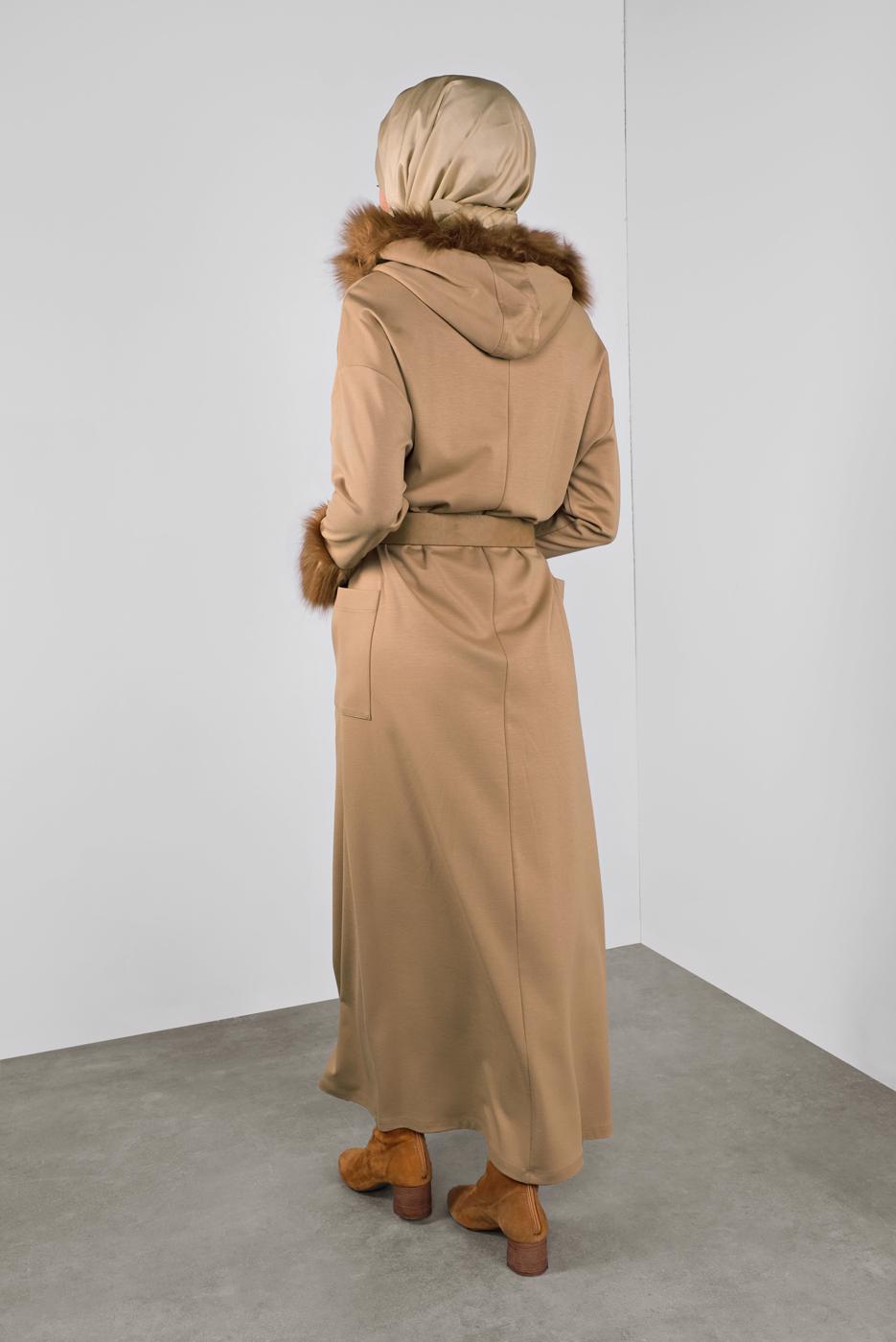 Tesettür giyim BEJ ALVİNA KÜRK DETAYLI ELBİSE 40412	