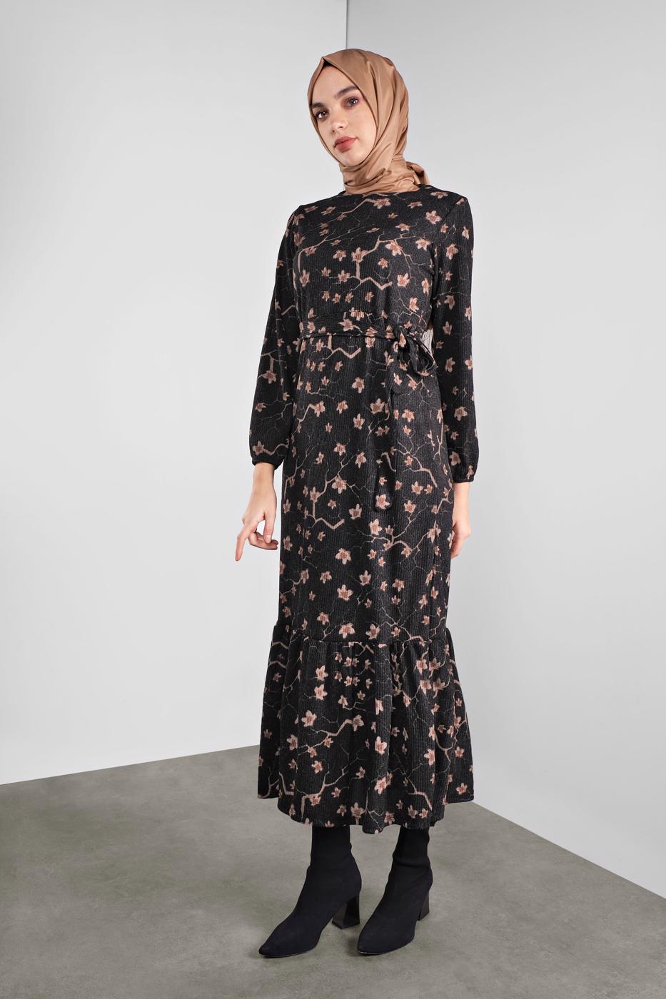 Tesettür giyim SİYAH ÇİÇEK DESENLİ ELBİSE 1446 