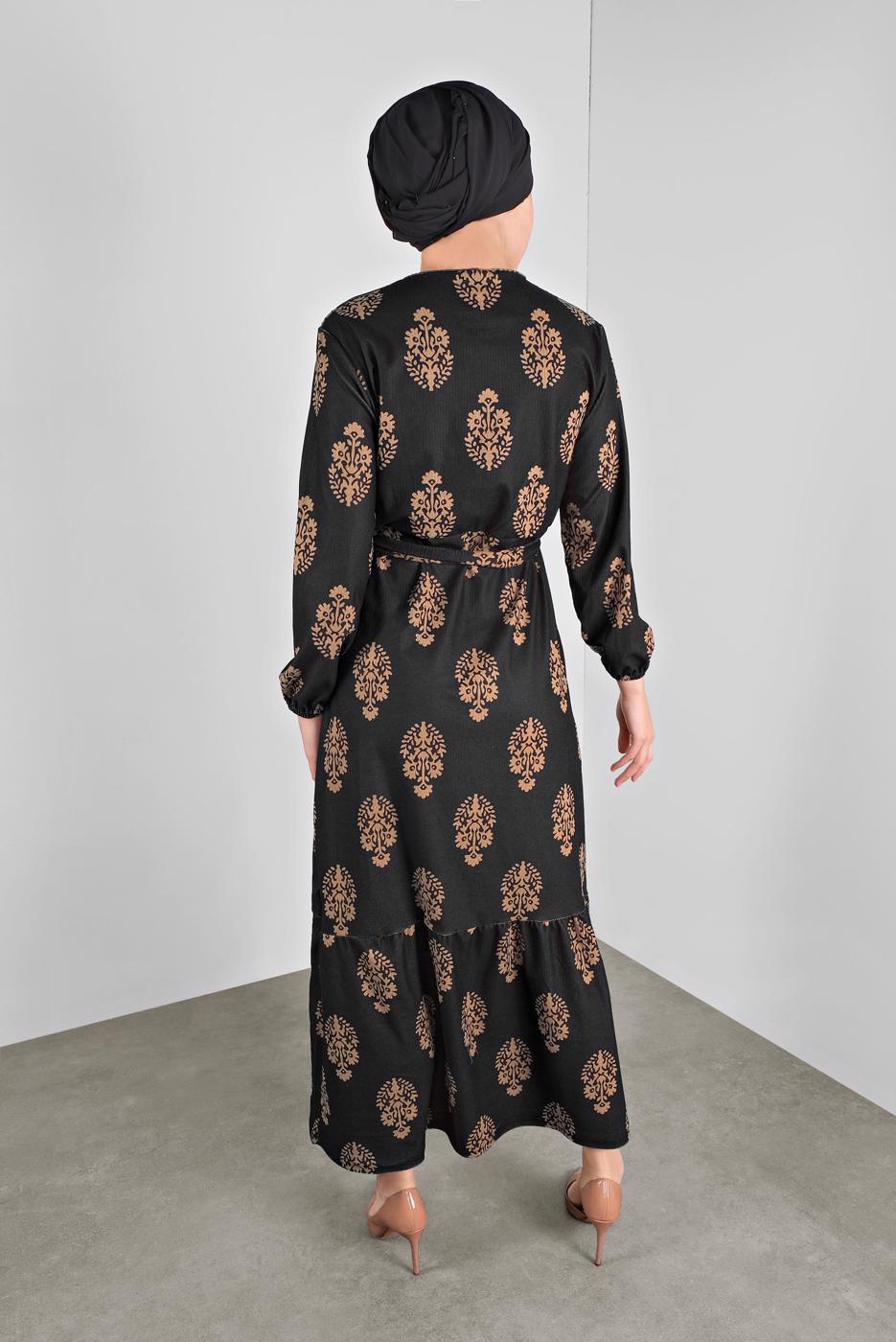 Tesettür giyim SİYAH KUŞAKLI DESENLİ ELBİSE  3234 