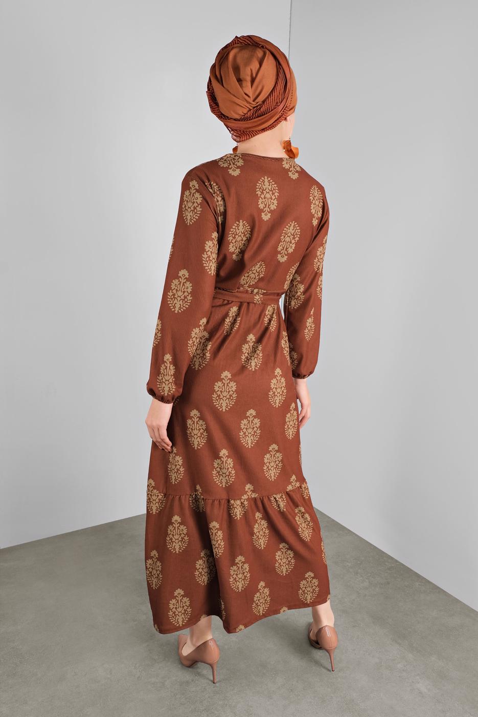 Tesettür giyim KAHVE KUŞAKLI DESENLİ ELBİSE  3234 