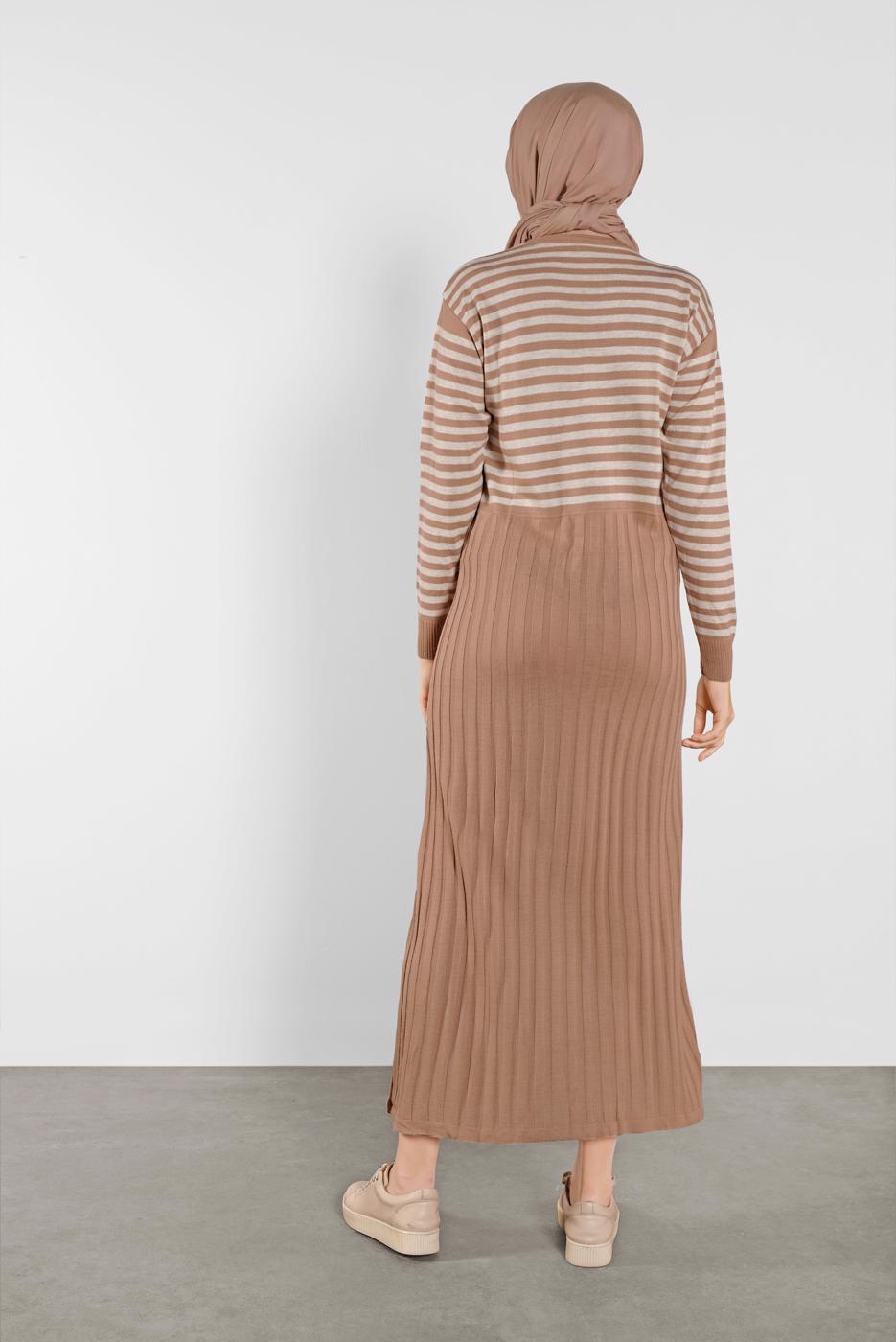 Tesettür giyim KAHVE ÇİZGİLİ ELBİSE 4202 