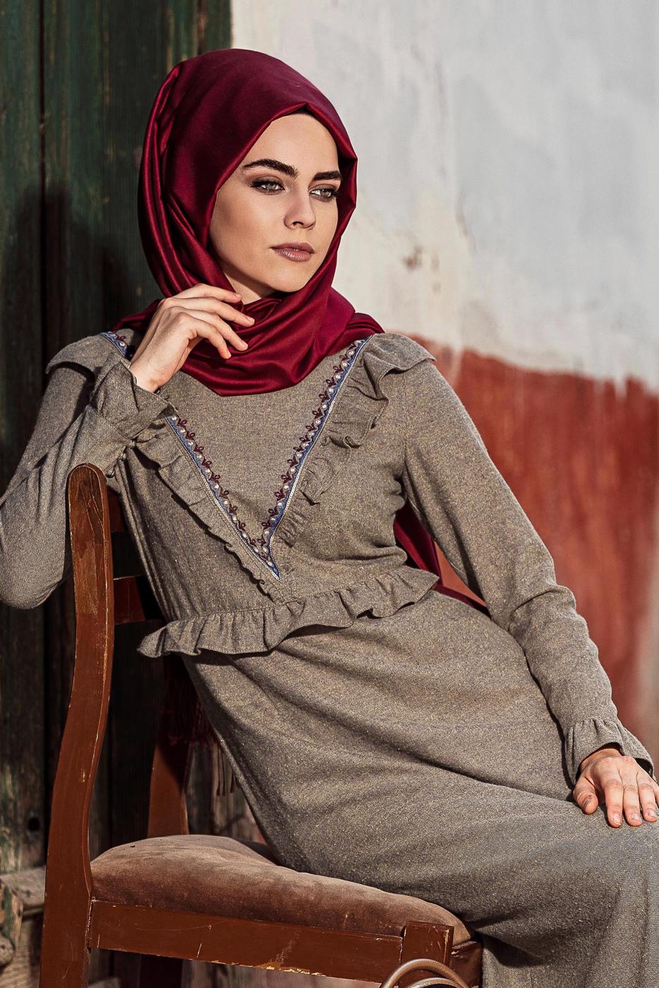 Tesettür giyim KAHVE ALVİNA FIRFIRLI VE İŞLEME DETAYLI PAMUKLU ELBİSE 4606