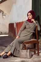 Tesettür giyim KAHVE ALVİNA FIRFIRLI VE İŞLEME DETAYLI PAMUKLU ELBİSE 4606