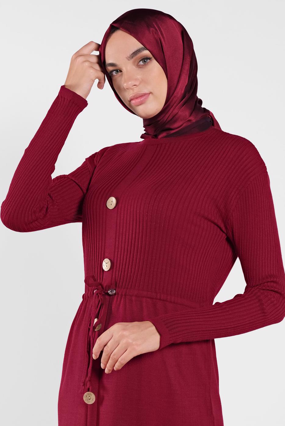 Tesettür giyim BORDO DÜĞMELİ BAĞCIKLI ELBİSE 5202 