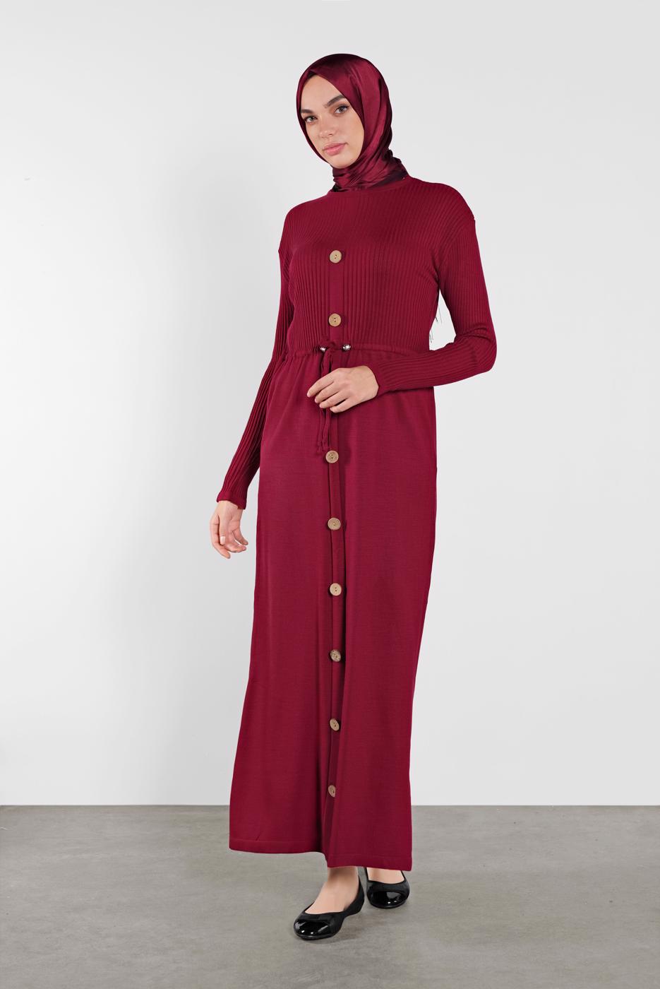 Tesettür giyim BORDO DÜĞMELİ BAĞCIKLI ELBİSE 5202 