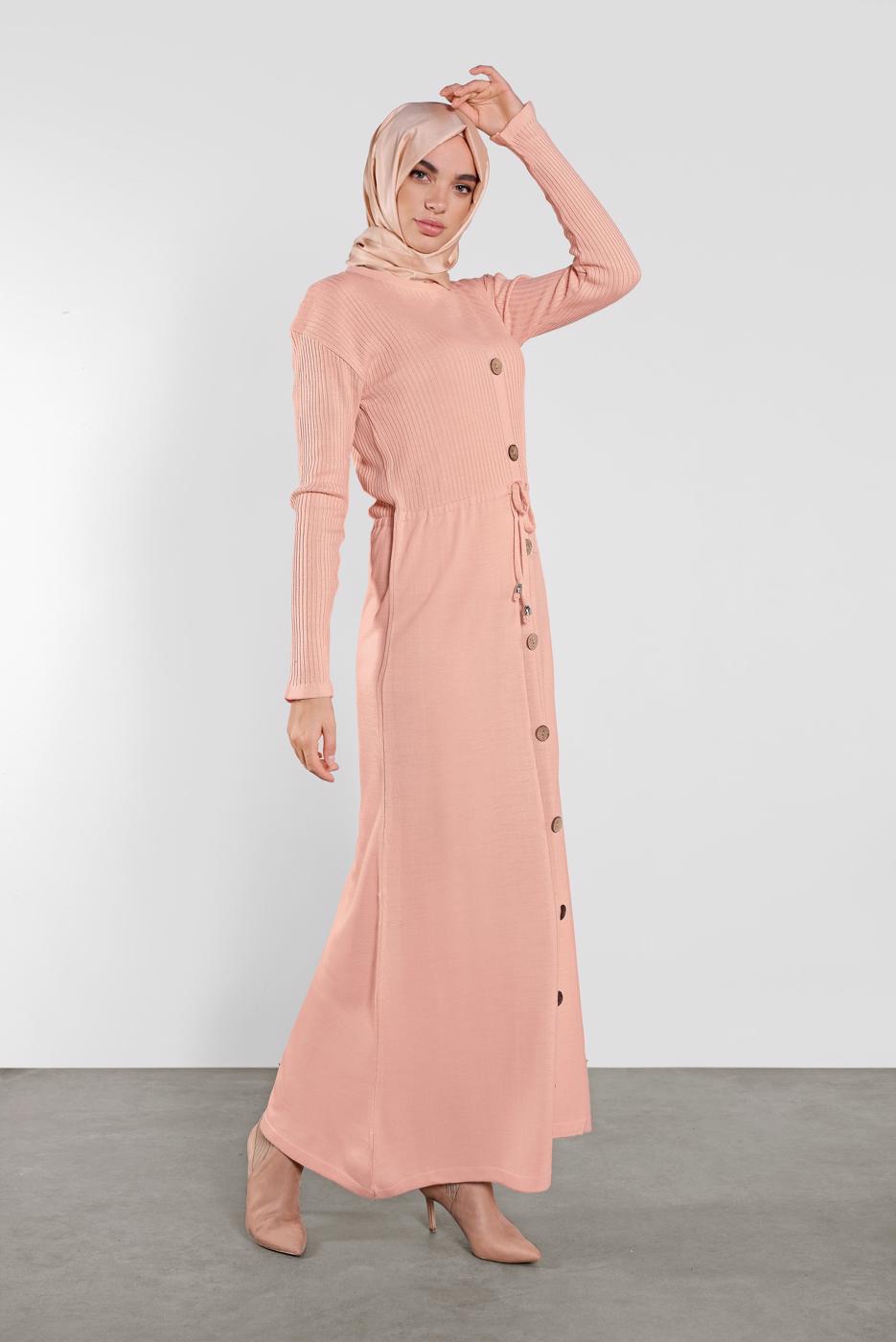 Tesettür giyim PUDRA DÜĞMELİ BAĞCIKLI ELBİSE 5202 