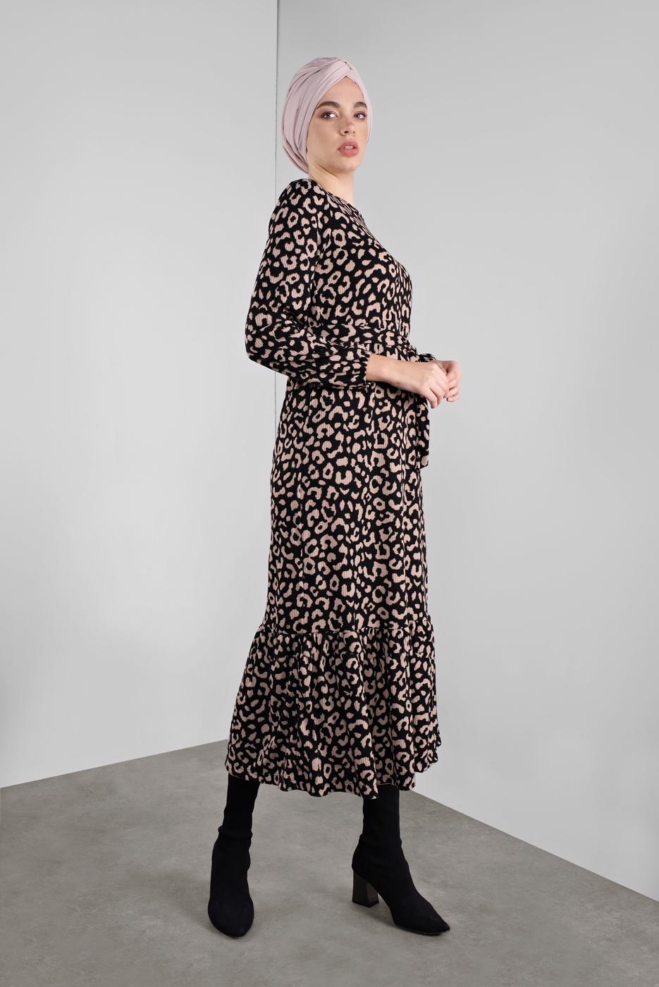 Tesettür giyim SİYAH DESENLİ KUŞAKLI ELBİSE 5746 